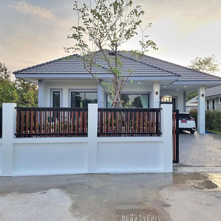 Villa Baan Dalah Buriram Esterno foto